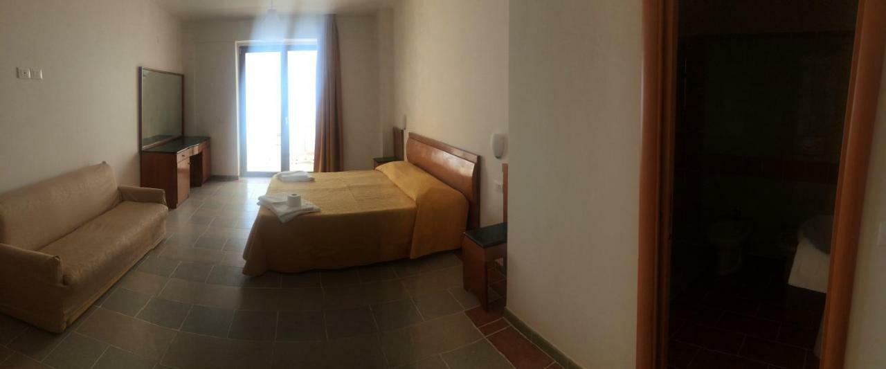 B&B Palazzo Manfredi Vieste, Fronte Mare Con Parcheggio Exterior photo